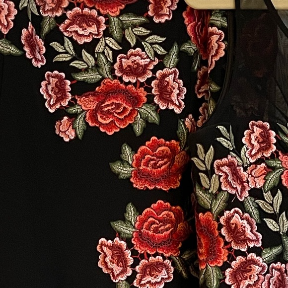 2 piece floral embroidered evening gown - Picture 2 of 3